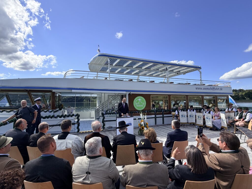 Erstes Elektroschiff auf dem Tegernsee nimmt Betrieb auf