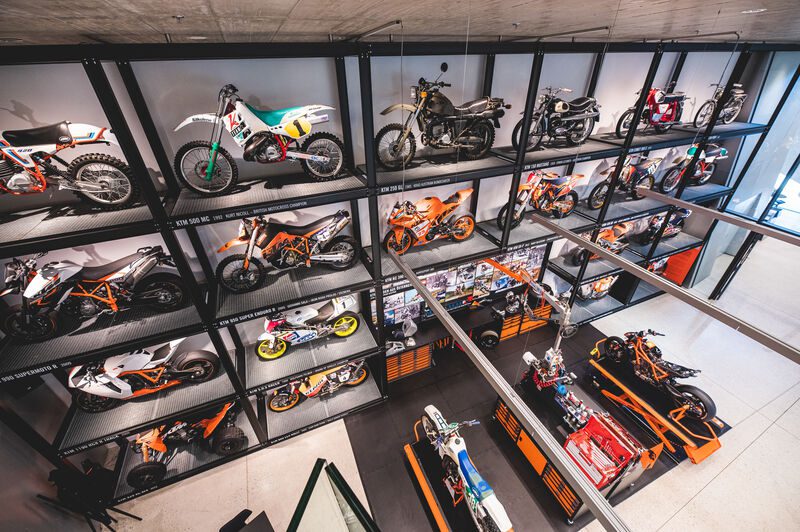 Alles an einem Ort: Die KTM Motohall als perfektes Ziel für Gruppenreisen