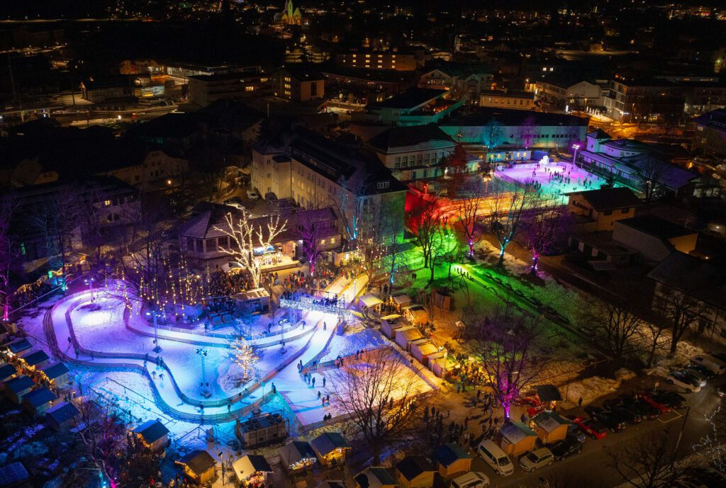 Winterzauber in Reutte –Eislaufvergnügen und magische Lichtmomente